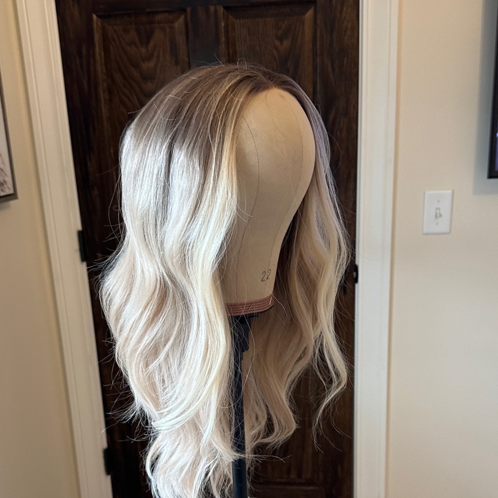 Chelsey Smith Crowns Rooted Blonde T part wig (Angie?) - Picture 6 of 8